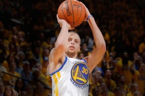 关于库里在巴黎圣日耳曼比赛中大比分获胜，夺冠引发热议！赢得满堂喝彩的信息-九游登录账号入口