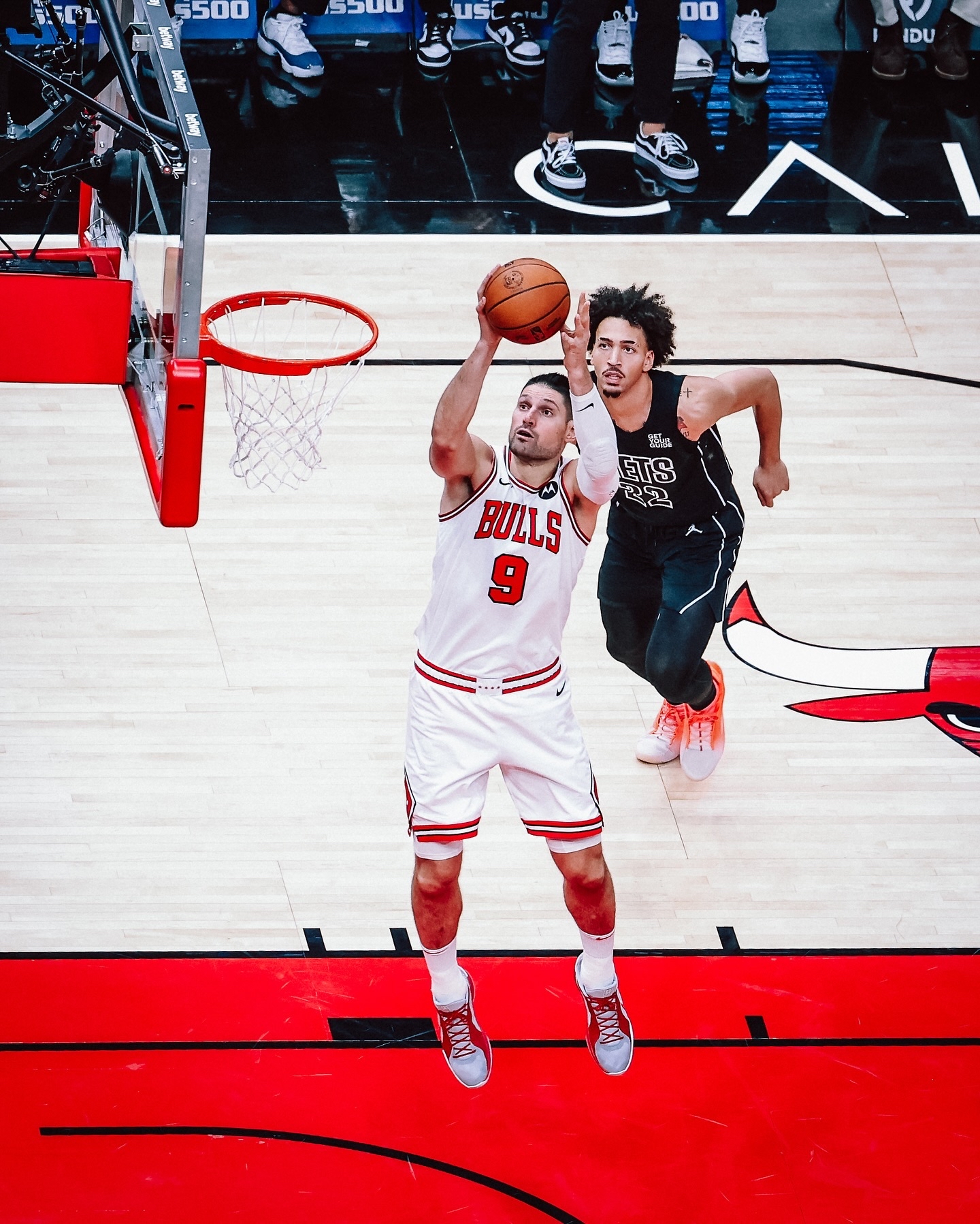 NBA季后赛赛程吃紧，芝加哥公牛转会期刷新队史纪录，信心回归，更衣室氛围转暖的简单介绍